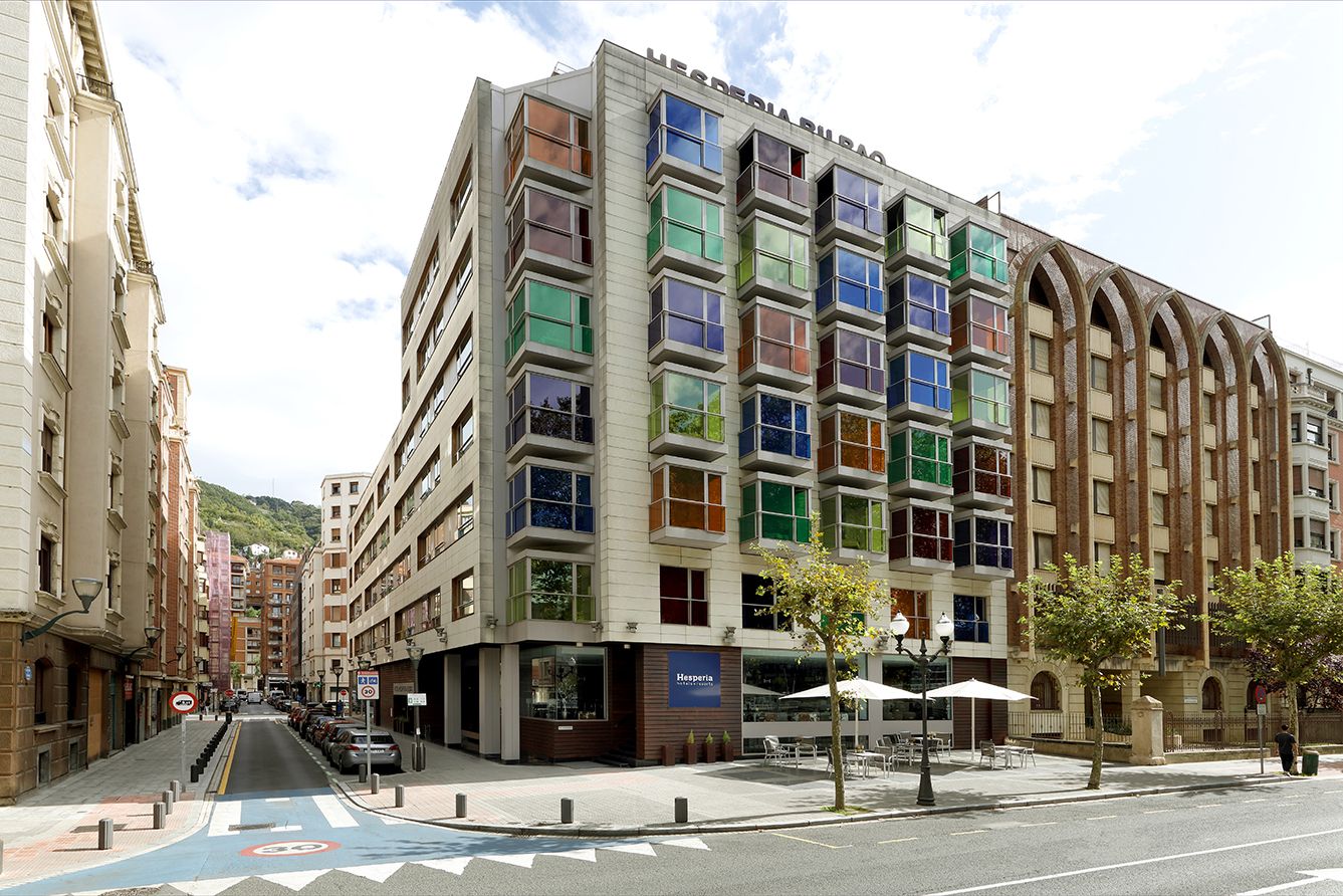 Hesperia Bilbao, hotel de arquitectura singular y diseño moderno situada junto a la ría.