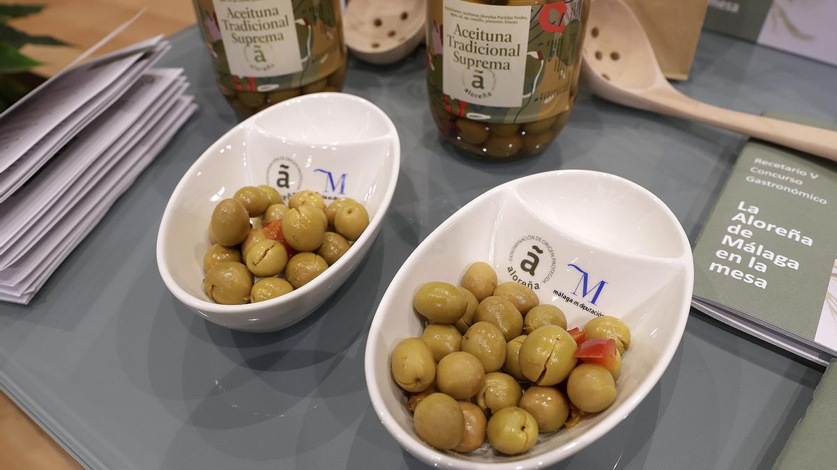 Sabor a Málaga presenta un nuevo recetario de aceituna aloreña.
