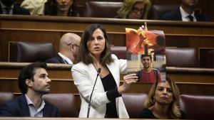 La secretaria general de Podemos, Ione Belarra, interviene durante una sesión de control al Gobierno, en el Congreso de los Diputados, a 16 de octubre de 2024, en Madrid (España)