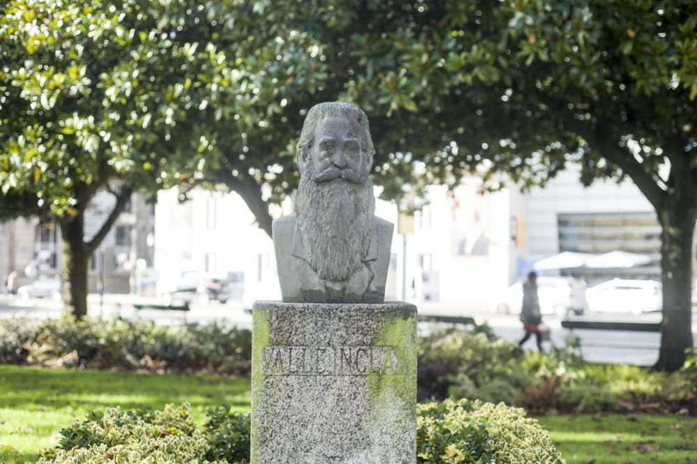 Monumentos de A Coruña pasan por el taller