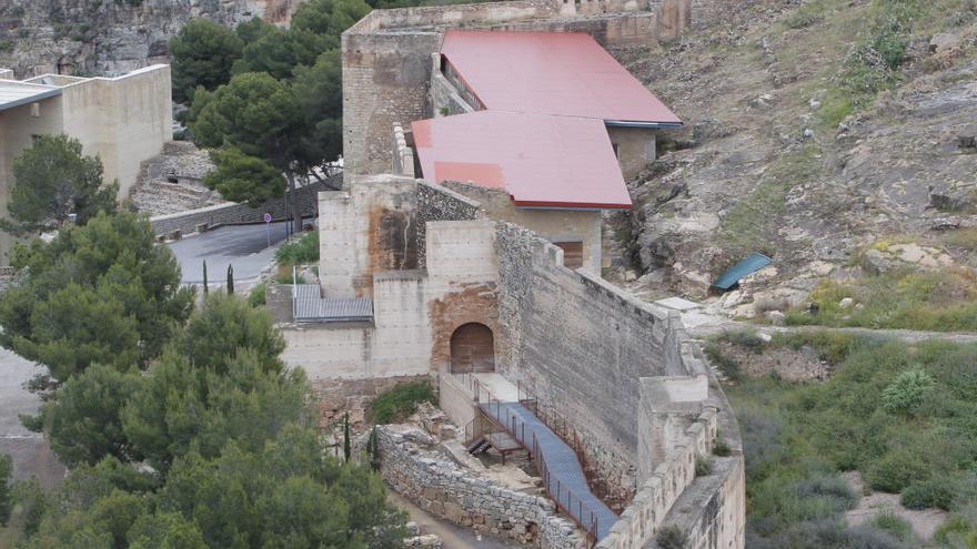El centro de visitantes del castillo espera su finalización