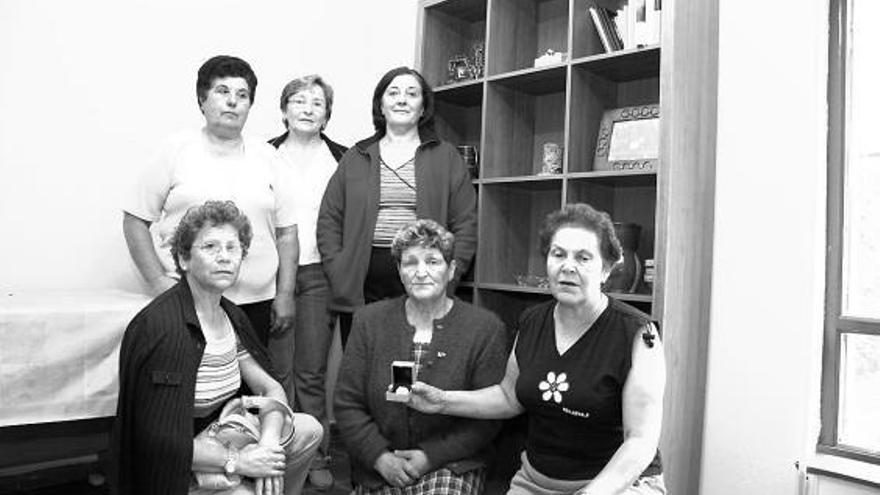 Por la izquierda, Alicia García, Teresa Álvarez, Argentina García, Elisa Álvarez, Silvina Rodríguez y Remedios García.