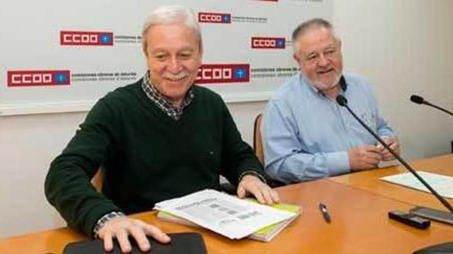 Justo Rodríguez Braga y Antonio Pino, ayer, en la sede de CC OO.