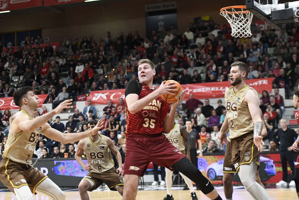 Todas las imágenes del partido del UCAM Murcia contra el Bàsquet Girona