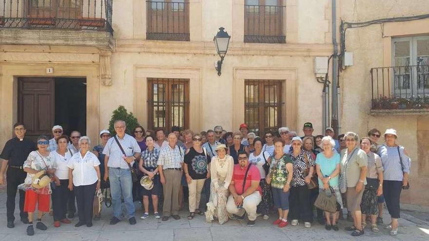 Vecinos de Bermillo visitan la exposición de las Edades del Hombre