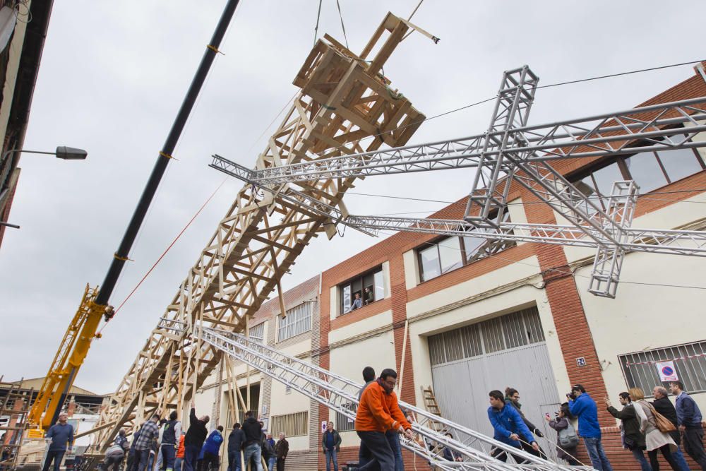 Simulacro de la plantá de la falla del ayuntamiento