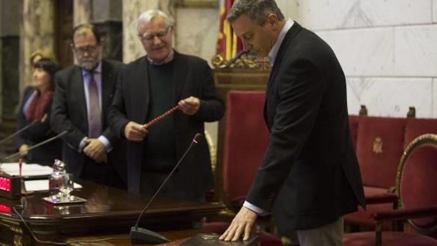 Ciudadanos supera su crisis con la toma de posesión de José María Bravo