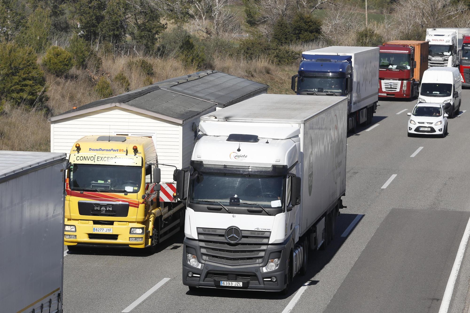 Cues quilomètriques a l'AP-7 a Garrigàs per un nou control policial