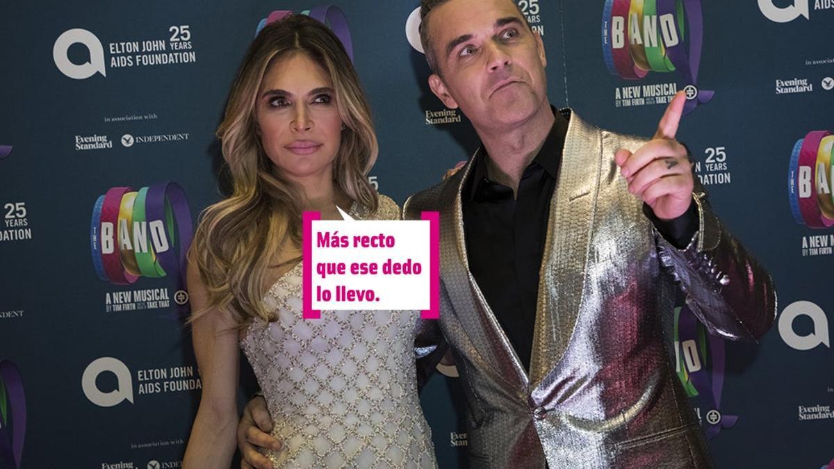 Robbie Williams señalando con el dedo y Ayda Field