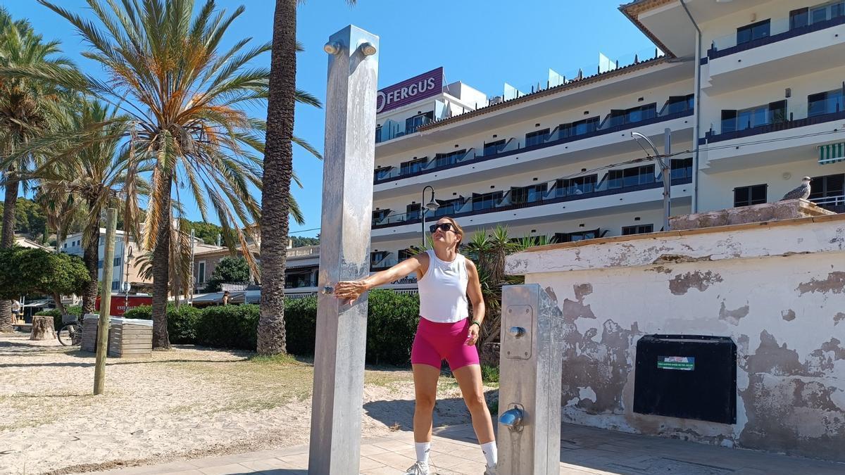 Sóller cierra las duchas de la playa y activa los lavapiés