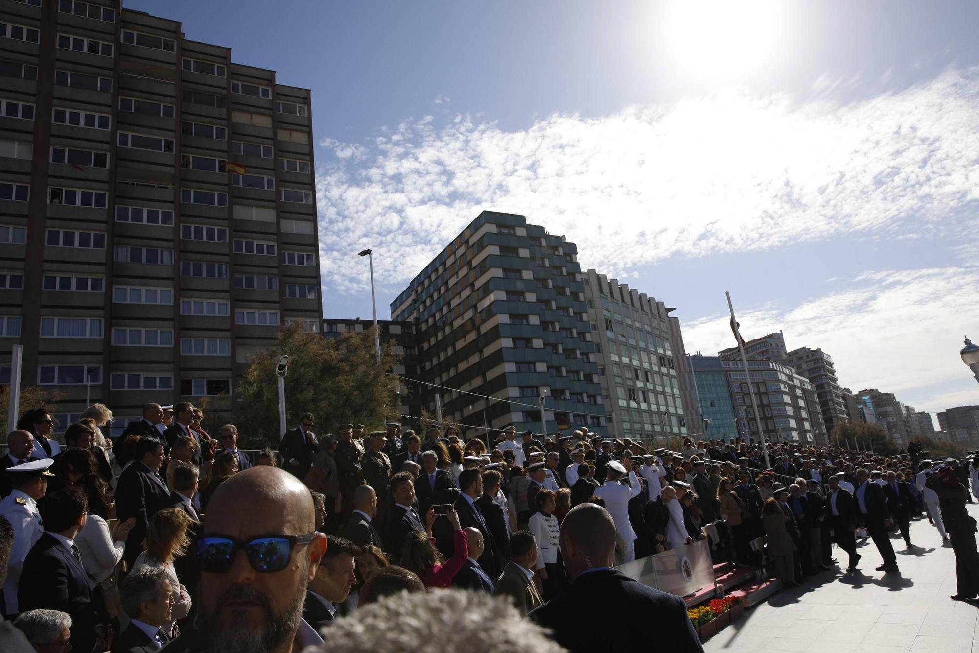 EN IMÁGENES: Así fue la revista naval  del Rey Felipe VI y la exhibición aérea en Gijón por el Día de las Fuerzas Armadas