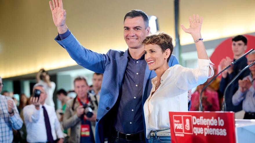 Pedro Sánchez i María Chivite en l'acte del PSOE a Navarra