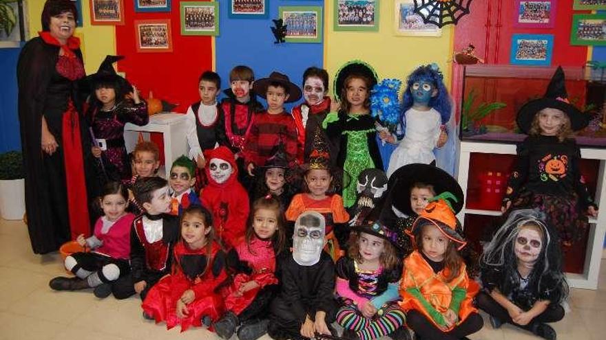 Alumnos de Infantil y Primaria participaron en la celebración. // FdV