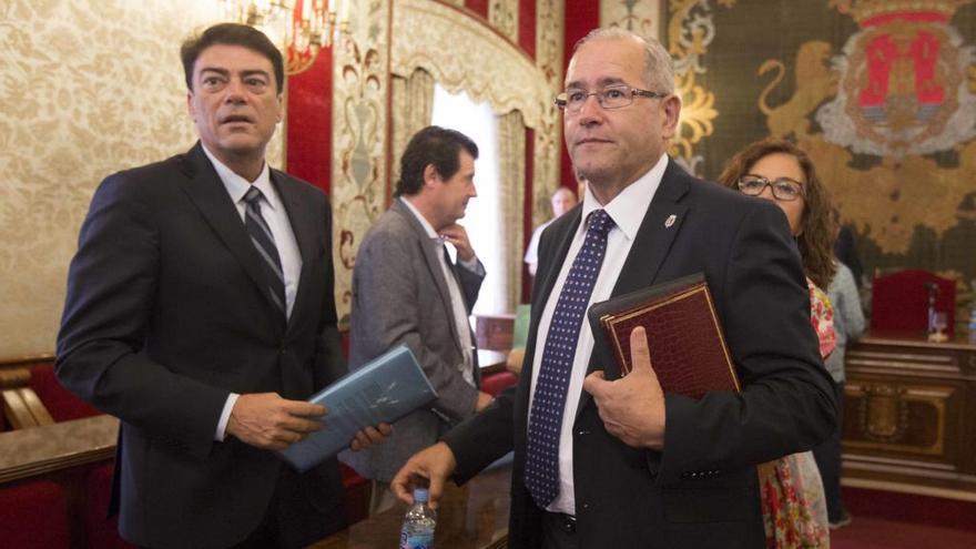 Los populares Barcala y González en un Pleno