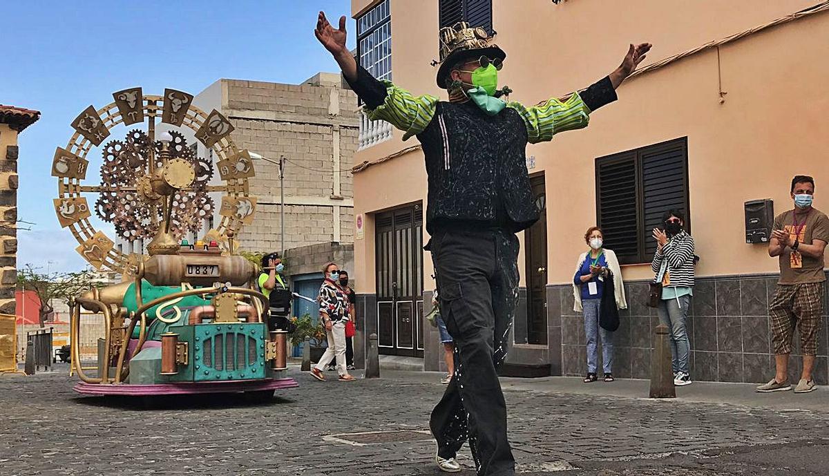 Teatro callejero para animar las compras