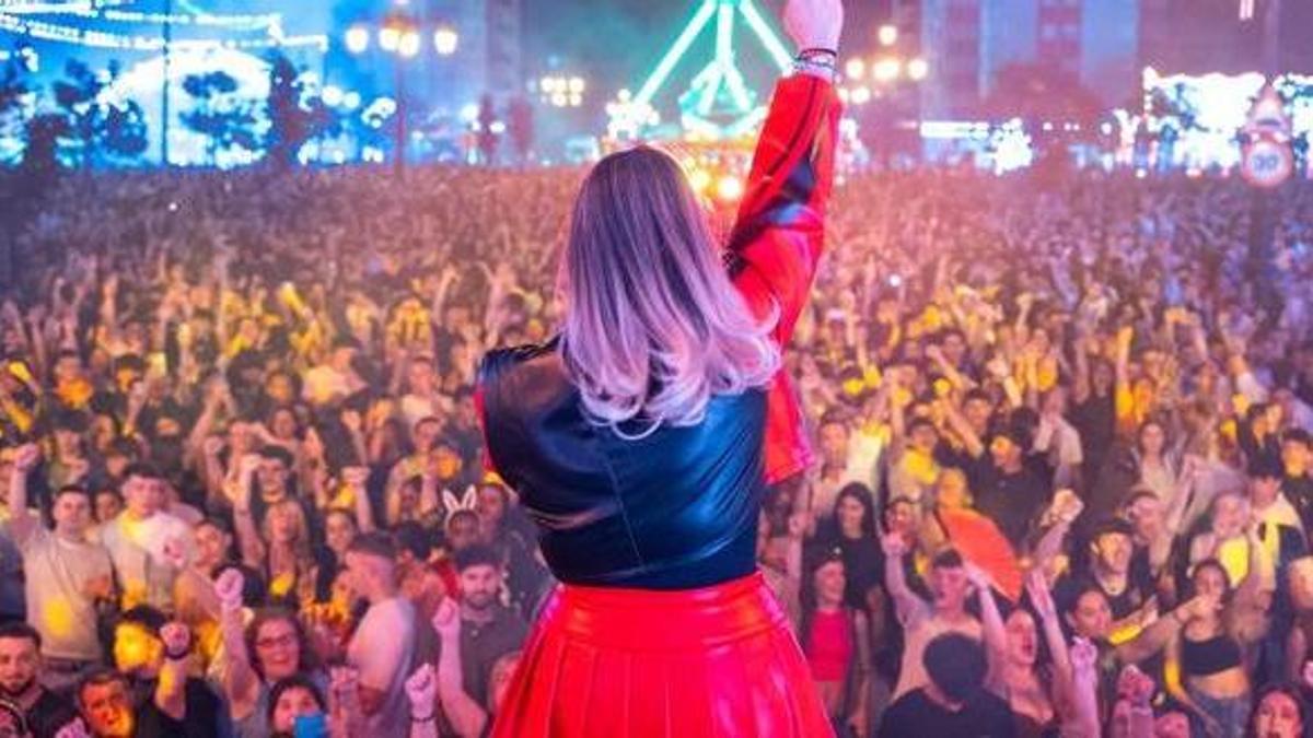 Llenazo en la plaza del Conceyín.