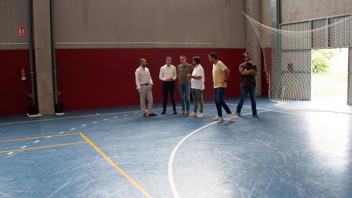 Visita al polideportivo de Navajas.