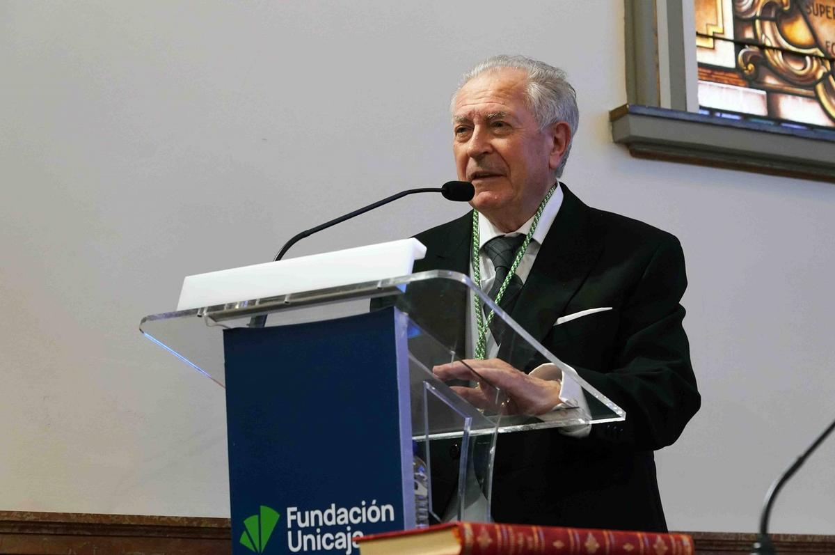 Felipe Romera, vicepresidente segundo de la Academia Andaluza de Ciencias Económicas y del Territorio, contestó al discurso de Salvador Moreno Peralta.