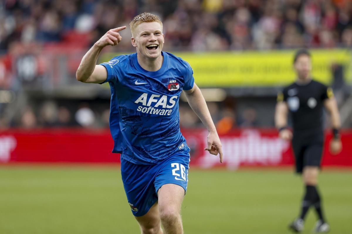 Kees Smit celebra su gol en el partido entre Sparta Rotterdam y AZ Alkmaar