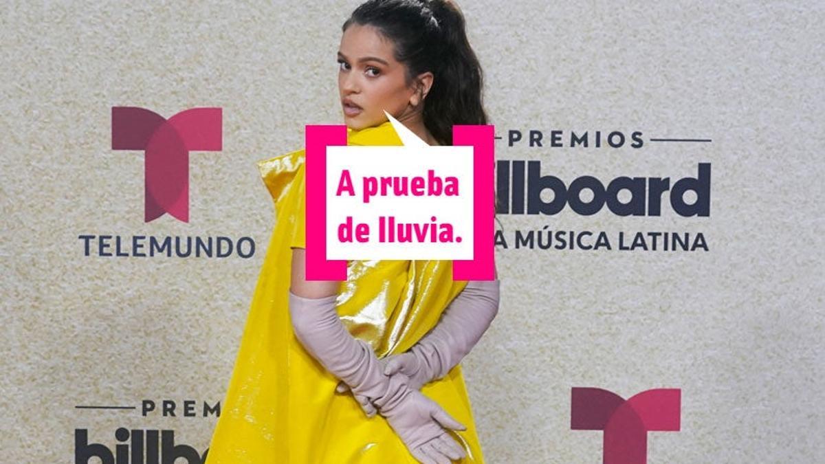 Rosalía posa en la alfombra rosa de los Premios Billboard Latinos 2021