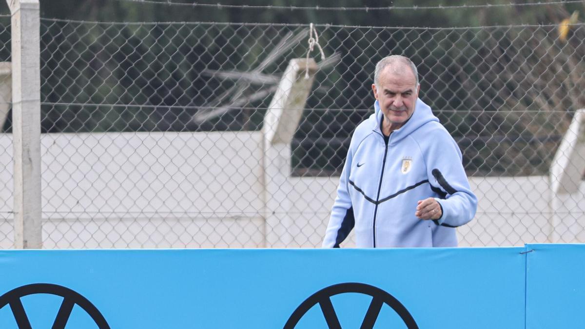 Olivera al rescate de la zaga ante la baja de Araujo