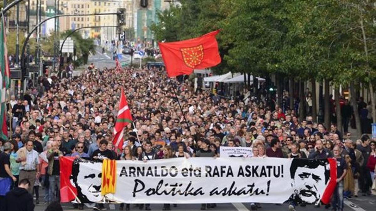 Manifestación a favor de la libertad de Arnaldo Otegi, este sábado, en San Sebastián.