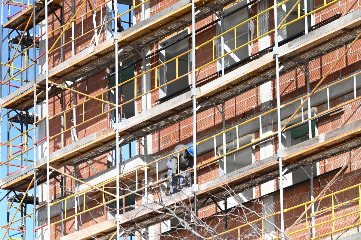 Bloque de viviendas en construcción en Castelló, en la zona de Sensal.