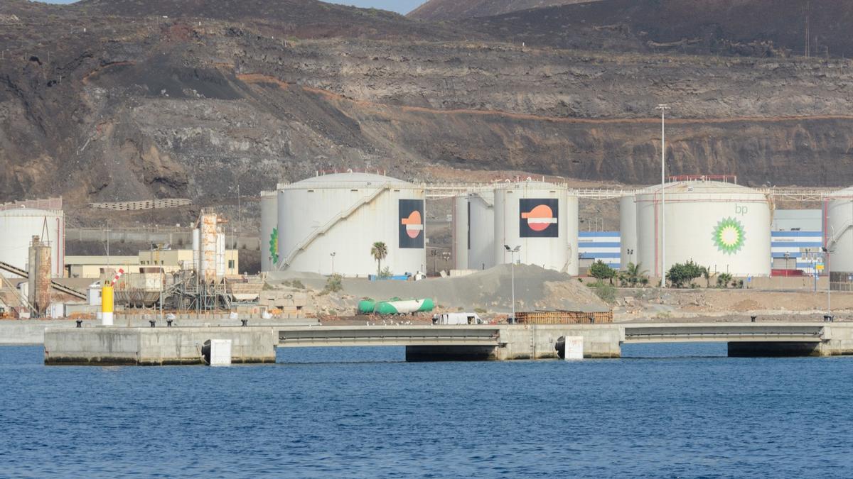 Los tanques de combustible de Terminales Canarios, en el Puerto de Las Palmas.