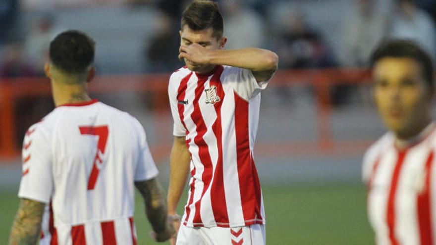 Varios jugadores de Huracán en el partido ante el Villarreal B.