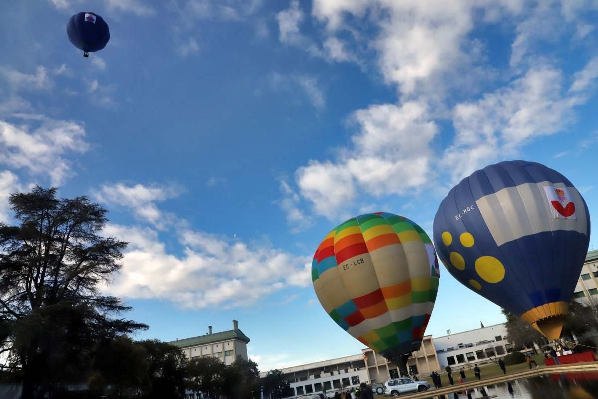 Los Reyes Magos surcan en globo el cielo de Córdoba