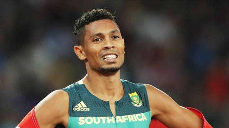 El sudafricano Van Niekerk gana el 400 sin oposición