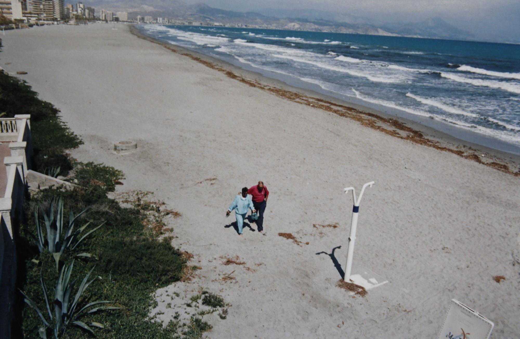 Así era la playa de San Juan antes y después de la regeneración de arena del año 1991