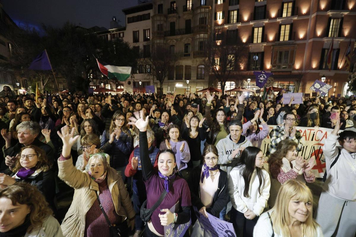La manifestación transfeminista congrega a miles de personas
