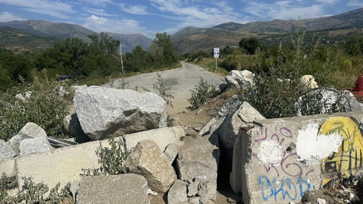 Estado francés para bloquear el paso vecinal de la Vinyola, en la frontera entre La Tor de Querol y Puigcerdà el pasado mes de agosto