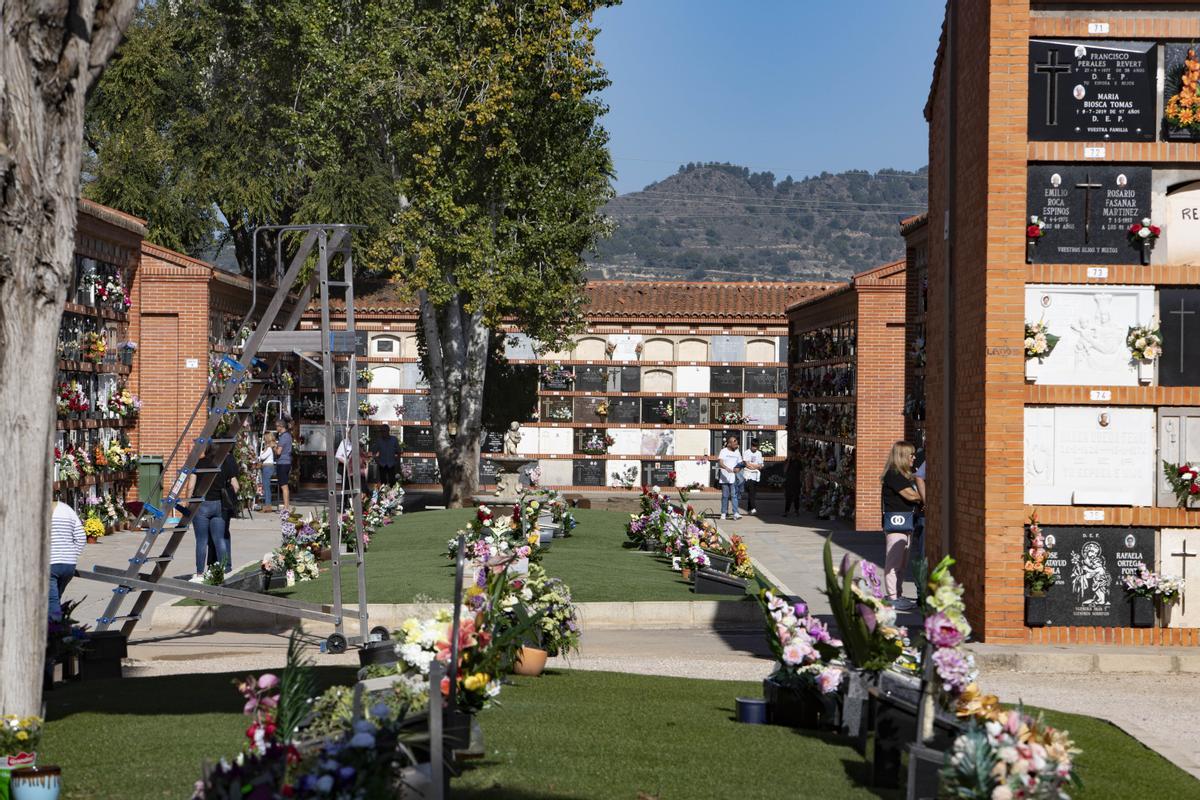 Xàtiva. Cementerio, día de Todos los Santos
