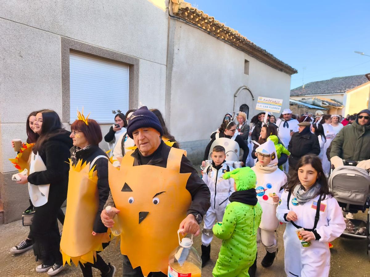 El Antruejo de Espigas recorre las calles de Villalube