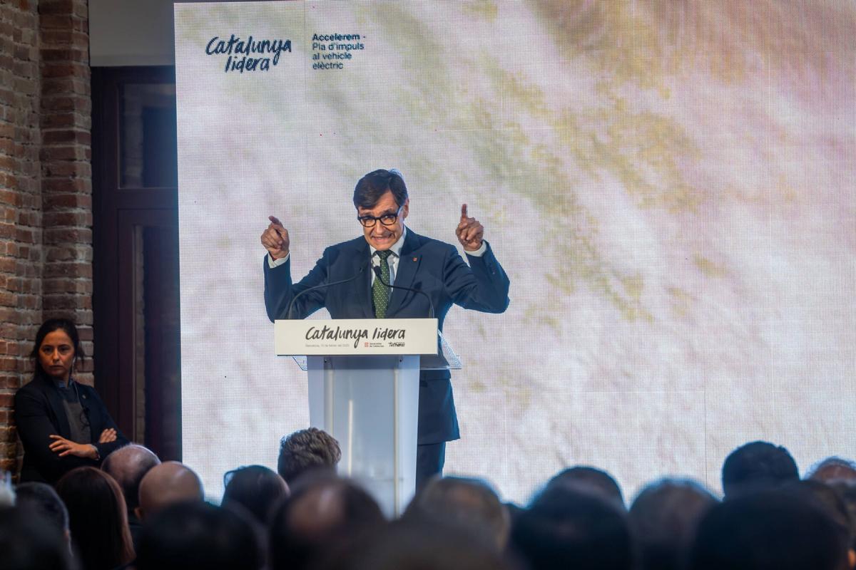 El presidente de la Generalitat, Salvador Illa, presenta el acto 'Accelerem' - Pla d'impuls al vehicle elèctric 2025-2030'.