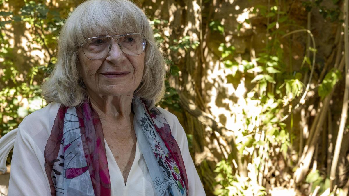 Antònia Vicens publica nueva novela: "He intentado coger esta porción de vida que nos rodea"