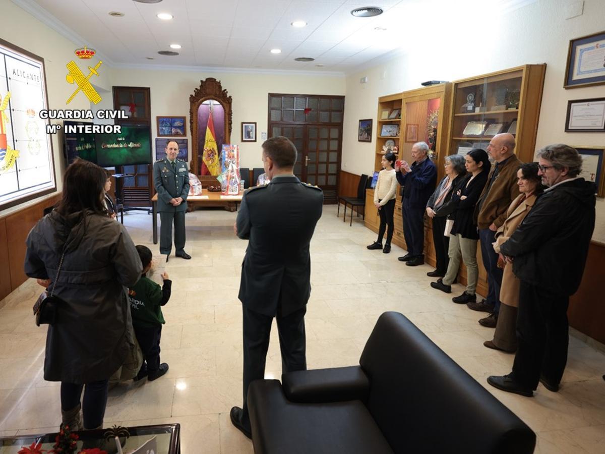 Un momento del acto en la Comandancia de Alicante.