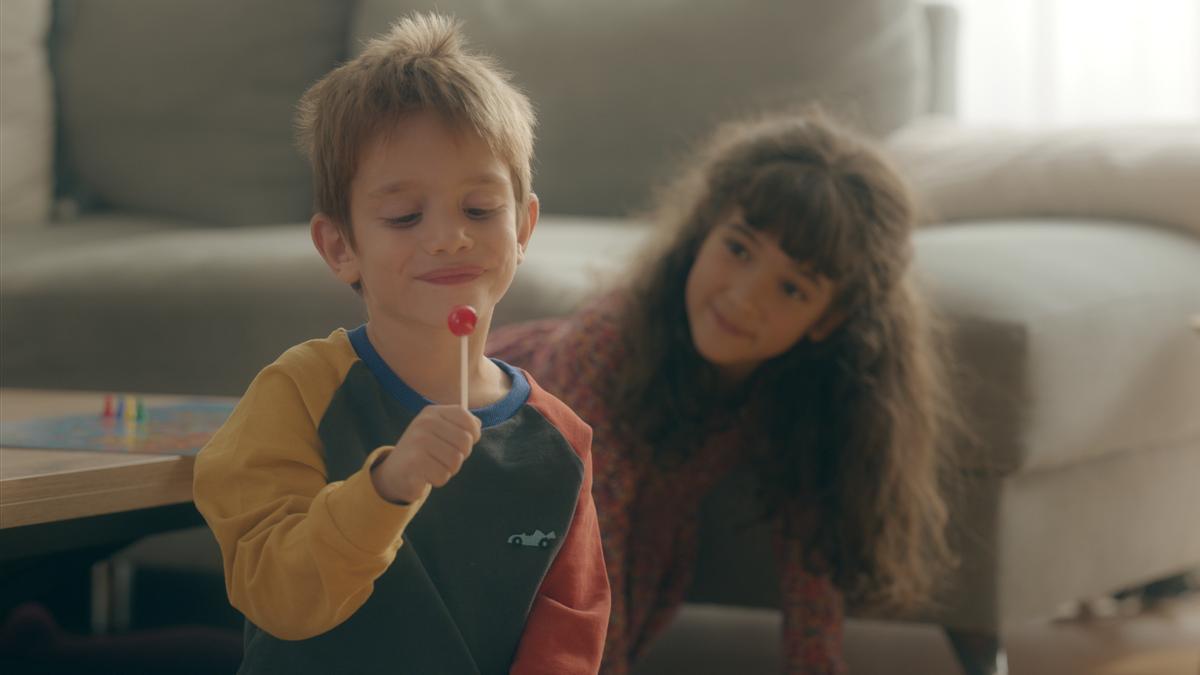 Orofar Kids combina un format pràctic d’administració oral per succió amb extractes vegetals calmants