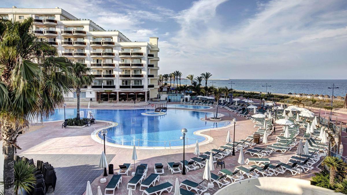 El Peñíscola Plaza Suites ofrece una experiencia completa de calidad y confort en la Playa Norte de Peñíscola.