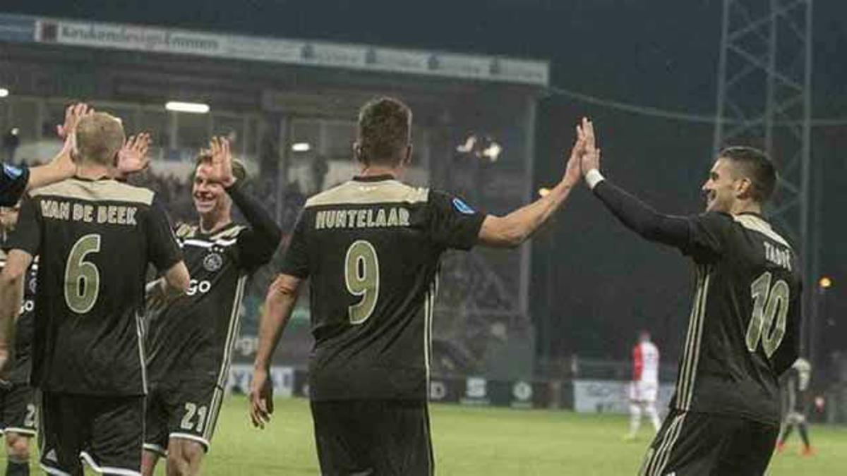 El Ajax no cede ante el Emmen y ya es líder de la Eredivise