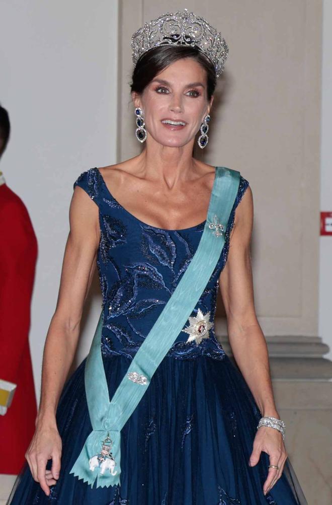 La reina Letizia en la cena de gala ofrecida por la Reina de Dinamarca