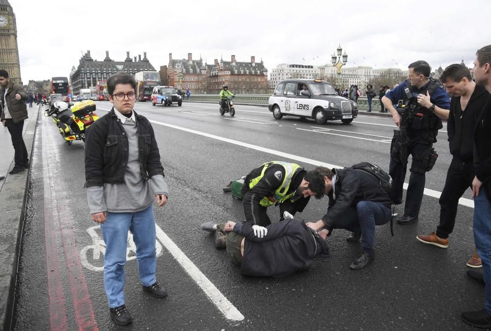 Atentado terrorista en las inmediaciones del Parlamento británico.