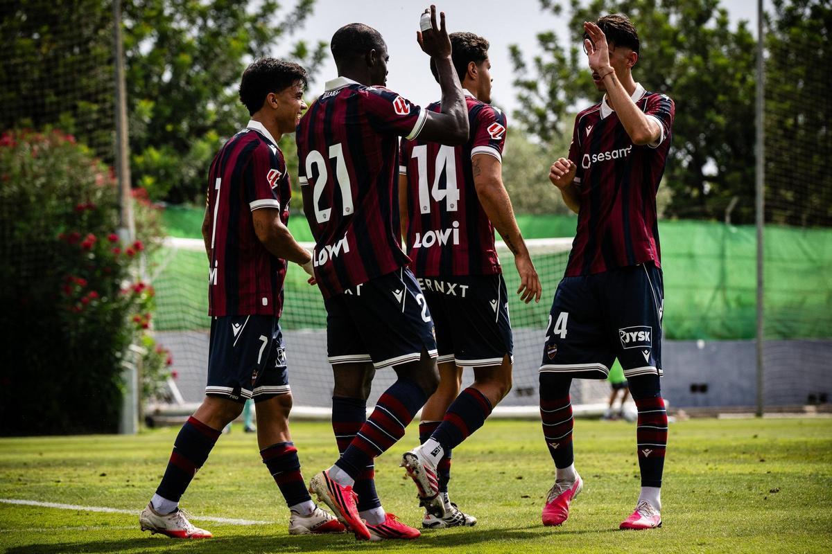El Levante celebra un gol de Etta Eyong