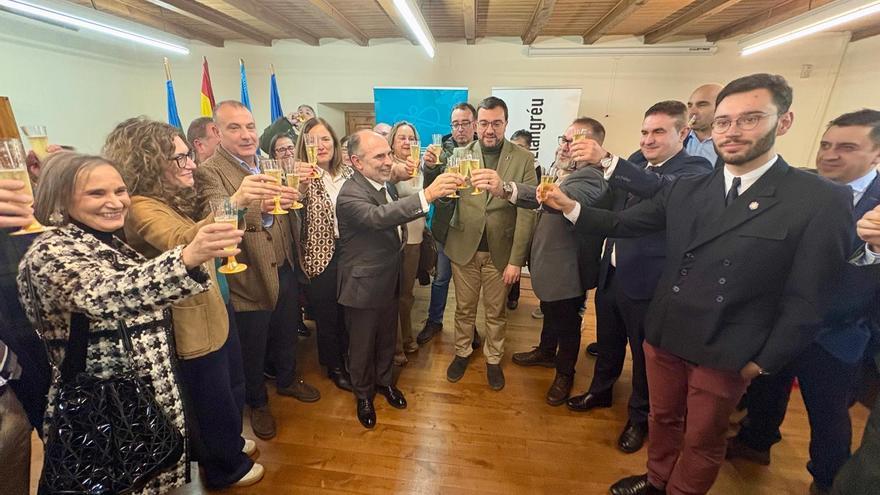 Barbón: "La Universidad pública es el mejor antídoto contra los negacionistas que no tienen vergüenza y faltan al respeto"