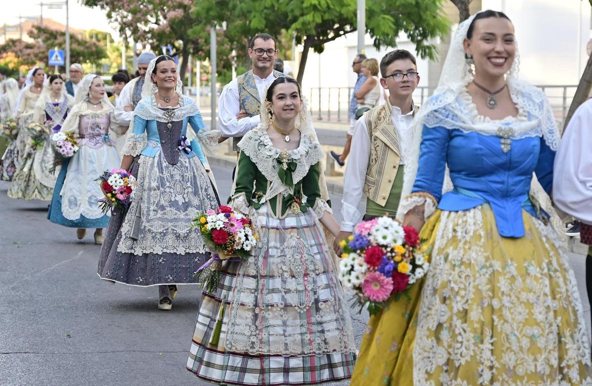 Un momento de la ofrenda de flores a Sant Pere 2025.