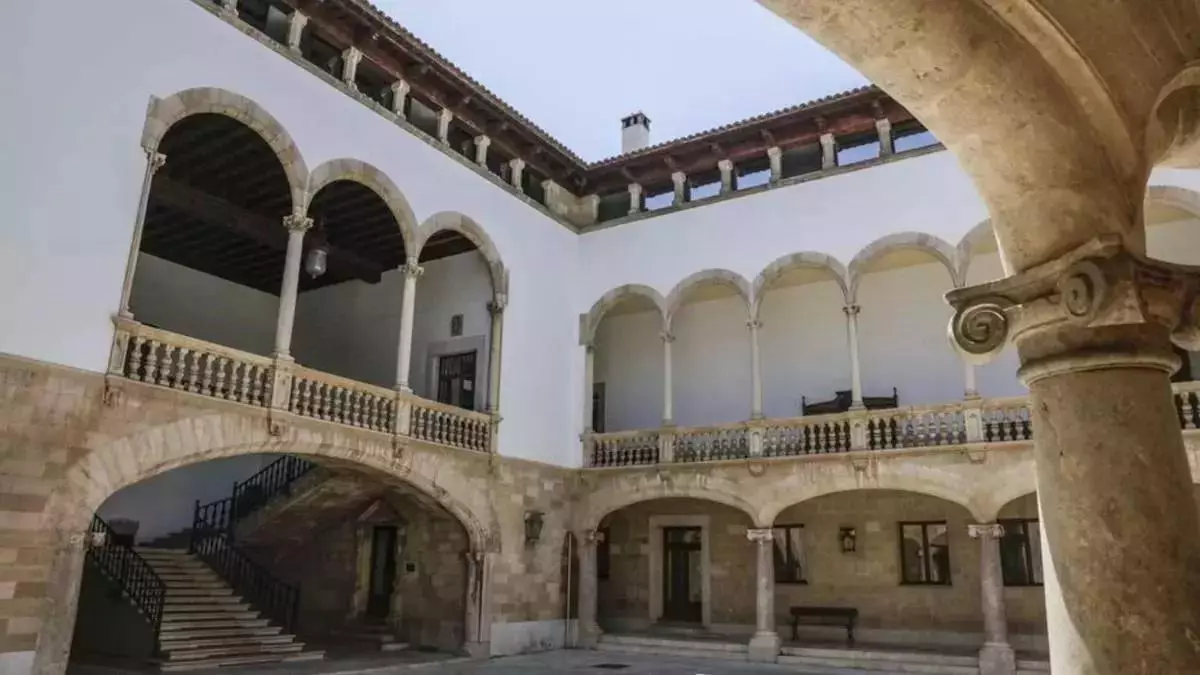 Los tribunales de Baleares dejarán de usar los topónimos en castellano: Adiós a Palma de Mallorca, Ibiza y Mahón