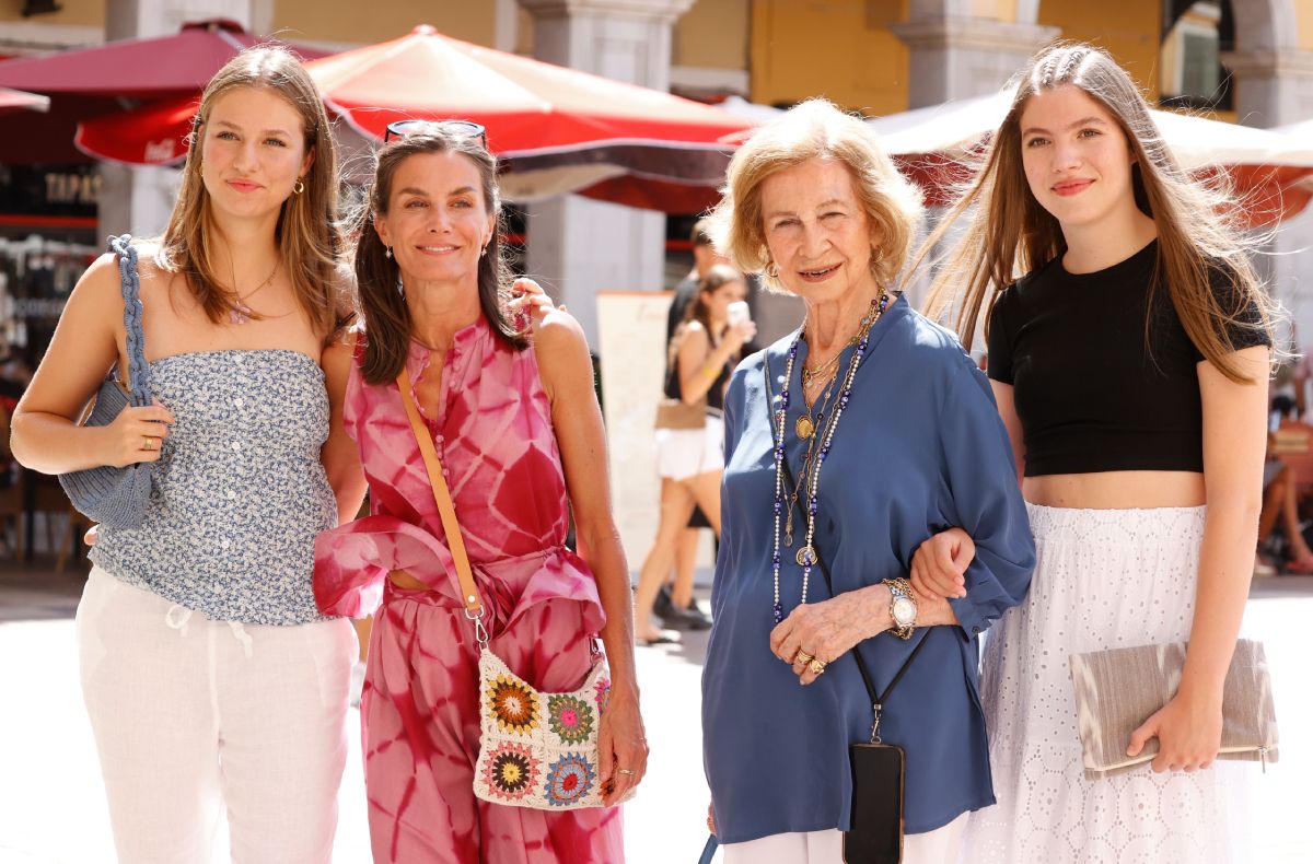 La princesa Leonor, la reina Letizia, doña Sofía y la infanta Sofía en Mallorca