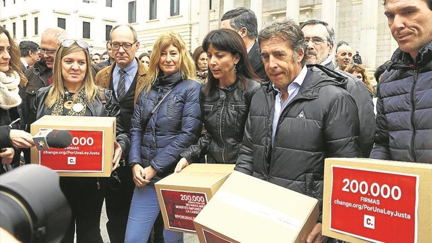 La viuda de un ciclista atropellado lleva su combate al Congreso